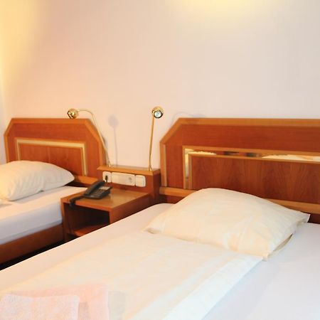 Wali'S Hotel Bielefeld Esterno foto