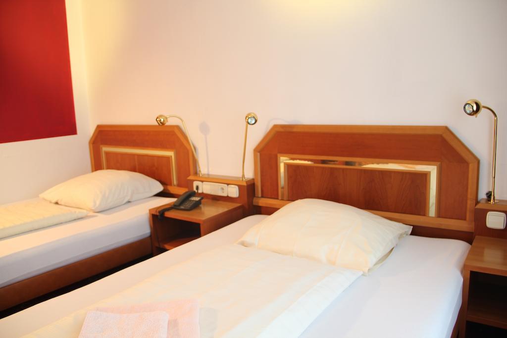 Wali'S Hotel Bielefeld Esterno foto