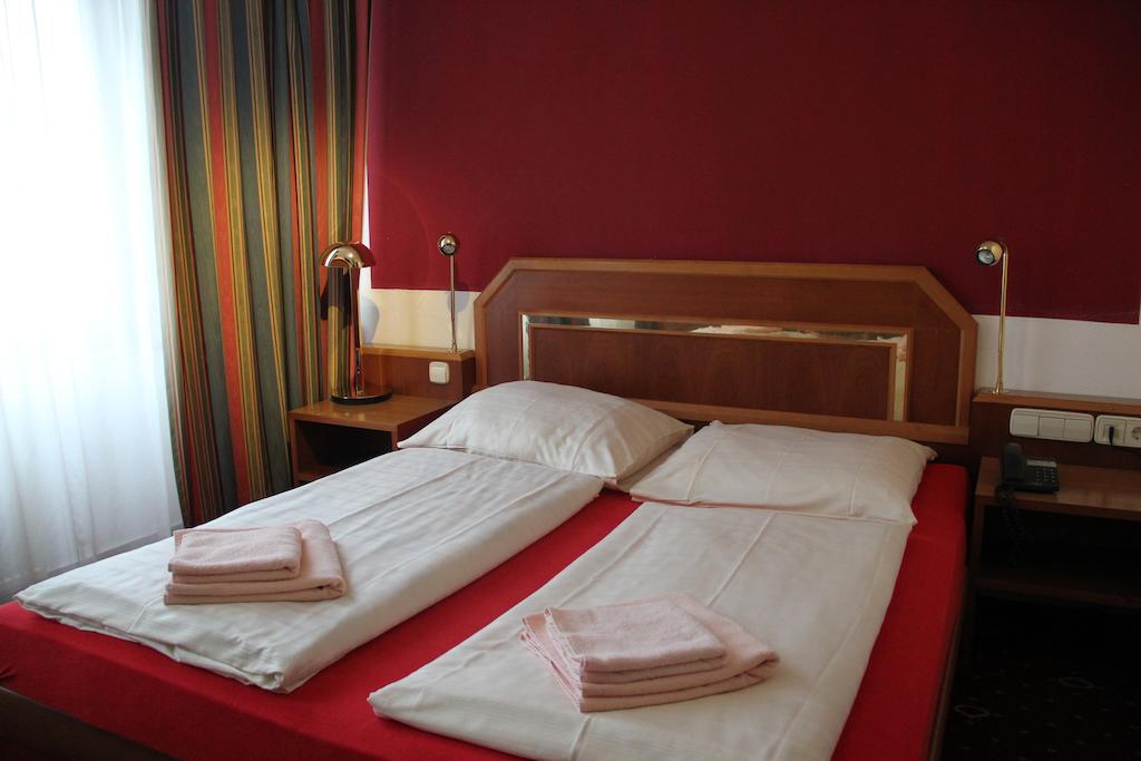 Wali'S Hotel Bielefeld Esterno foto