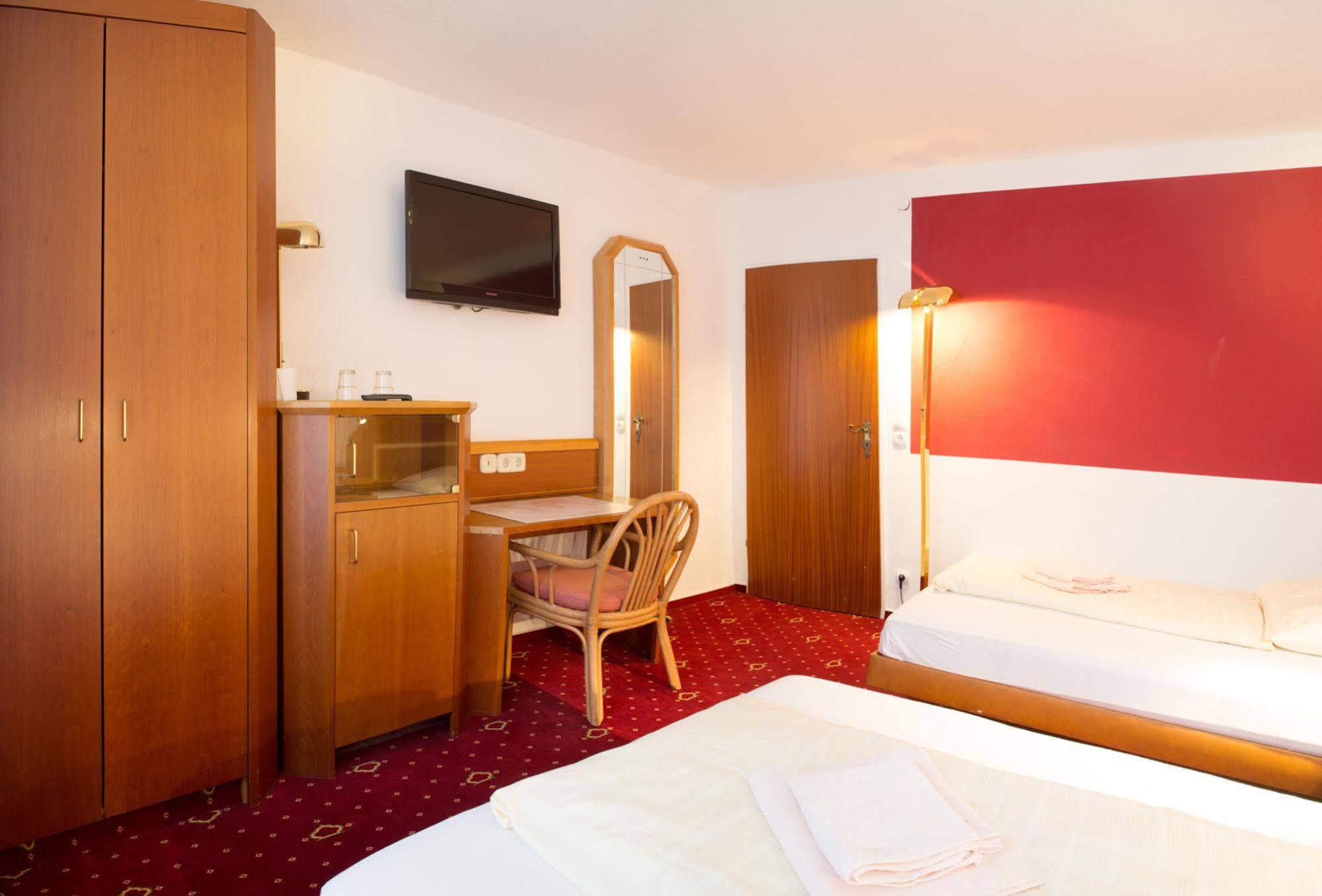 Wali'S Hotel Bielefeld Esterno foto